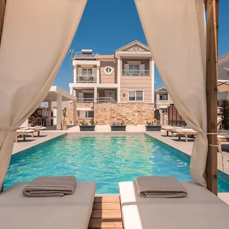 With Private Pool, By Zantewize *